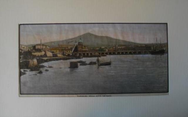 CENTO CITTÀ D'ITALIA. Catania. Panorama della città dal mare.